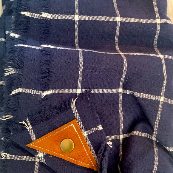 BXB by Jenny Buxton Blanket Scarf - Picture 4 of 5